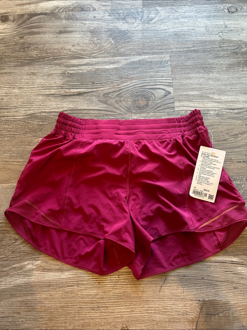 NEW with tags! Lululemon Hotty Hot High-Rise Lined Short 4" Pomegranate sz 14